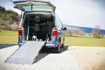 Bus avec rampe pour chaise roulante